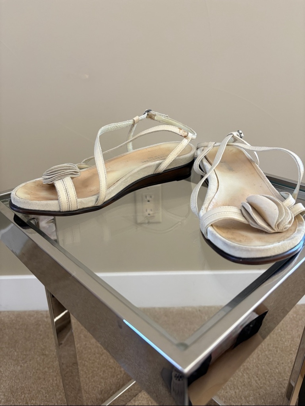 La CANADIENNE Cream Suède Strappy Rosette Slingback Sandals |37 US 7.5 - Picture 3 of 7